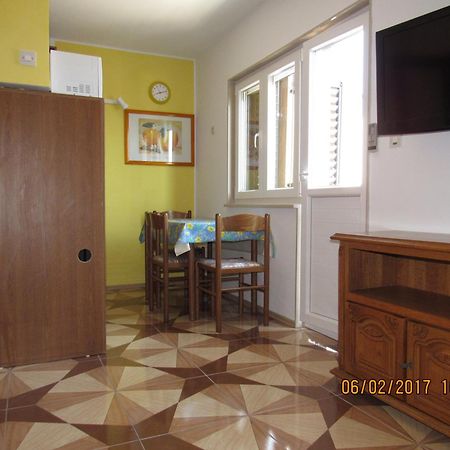 Guest House Vanessa Supetar Ngoại thất bức ảnh