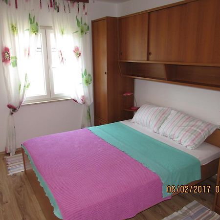 Guest House Vanessa Supetar Ngoại thất bức ảnh