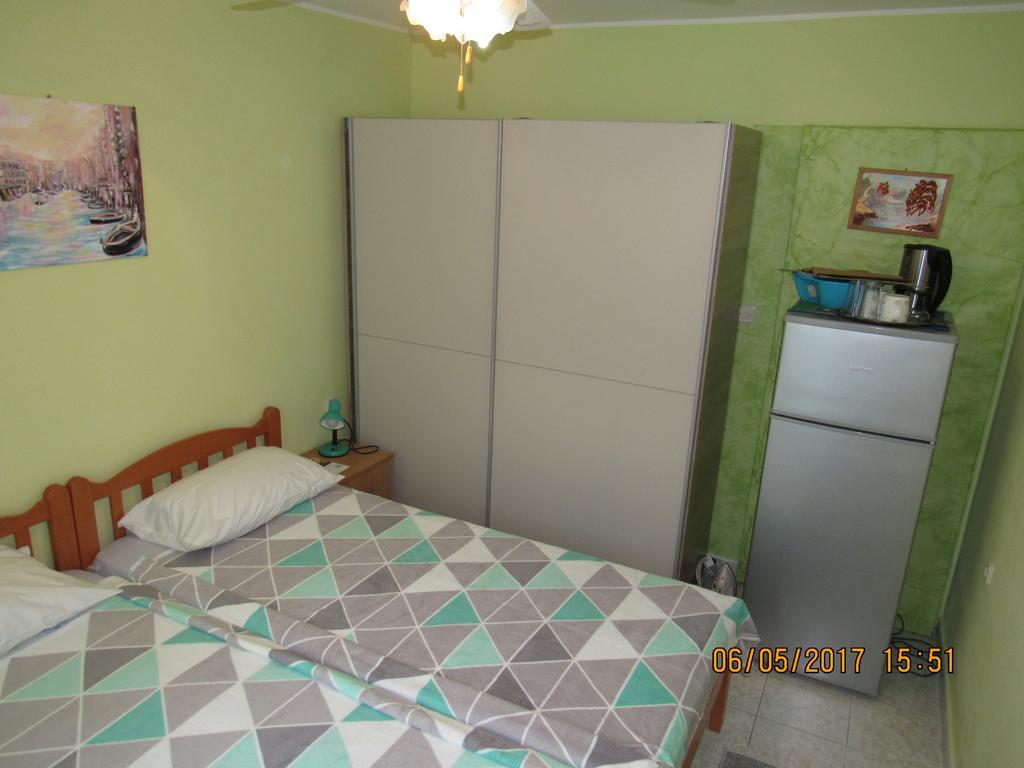 Guest House Vanessa Supetar Ngoại thất bức ảnh