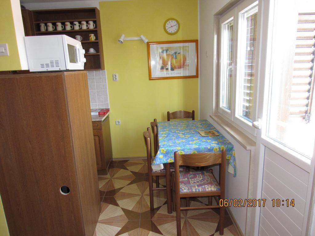 Guest House Vanessa Supetar Ngoại thất bức ảnh
