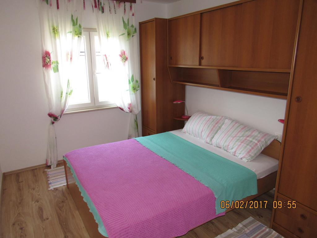 Guest House Vanessa Supetar Ngoại thất bức ảnh