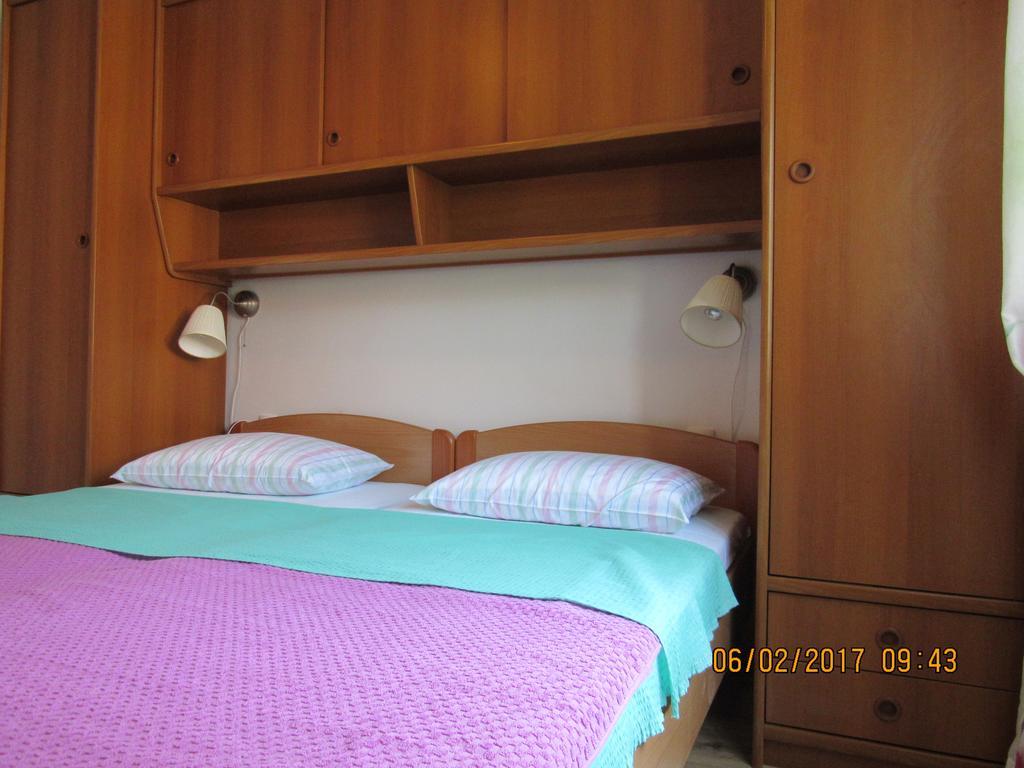 Guest House Vanessa Supetar Ngoại thất bức ảnh