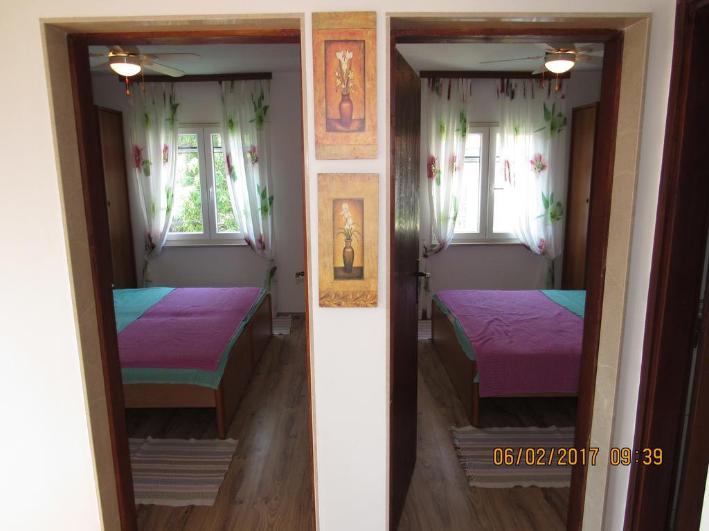 Guest House Vanessa Supetar Ngoại thất bức ảnh