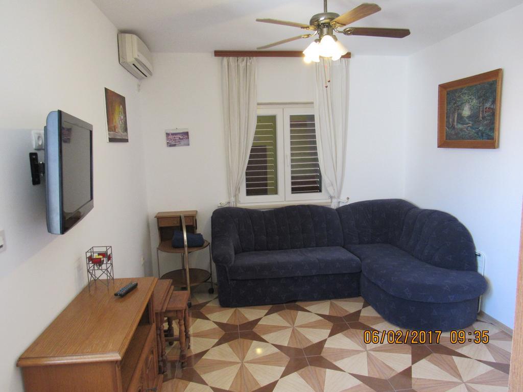 Guest House Vanessa Supetar Ngoại thất bức ảnh